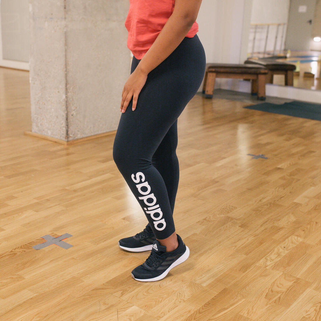 article en promo : Legging fitness 7/8 coton majoritaire ceinture basse femme - bleu marine blanc