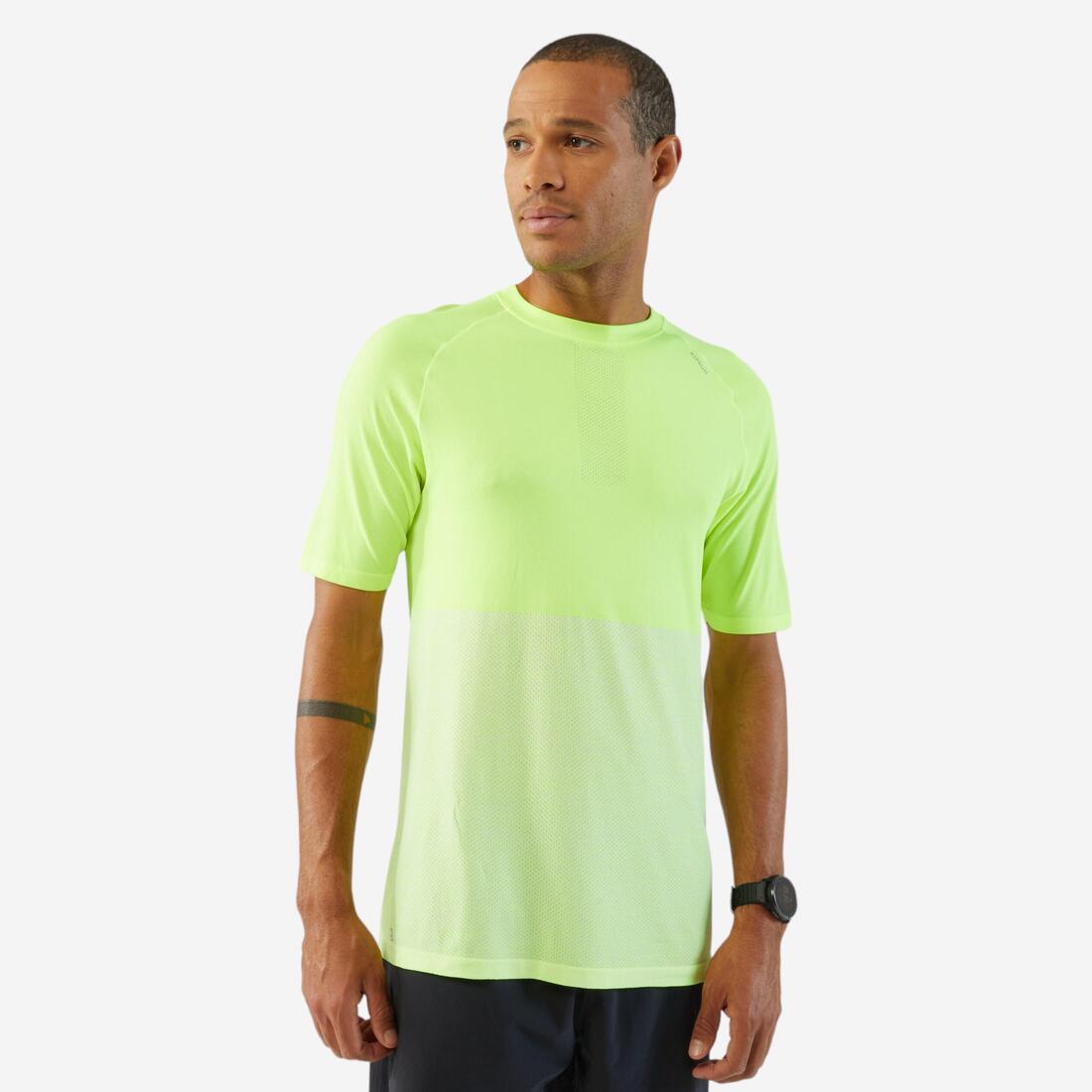 article en promo : T-shirt running homme respirant kiprun care rouge edition limitee