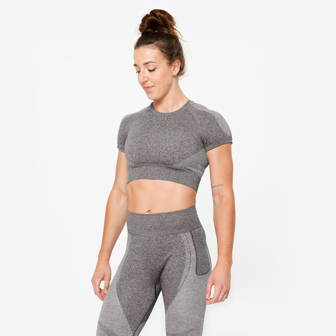 article en promo : T-shirt crop top manches courtes fitness seamless