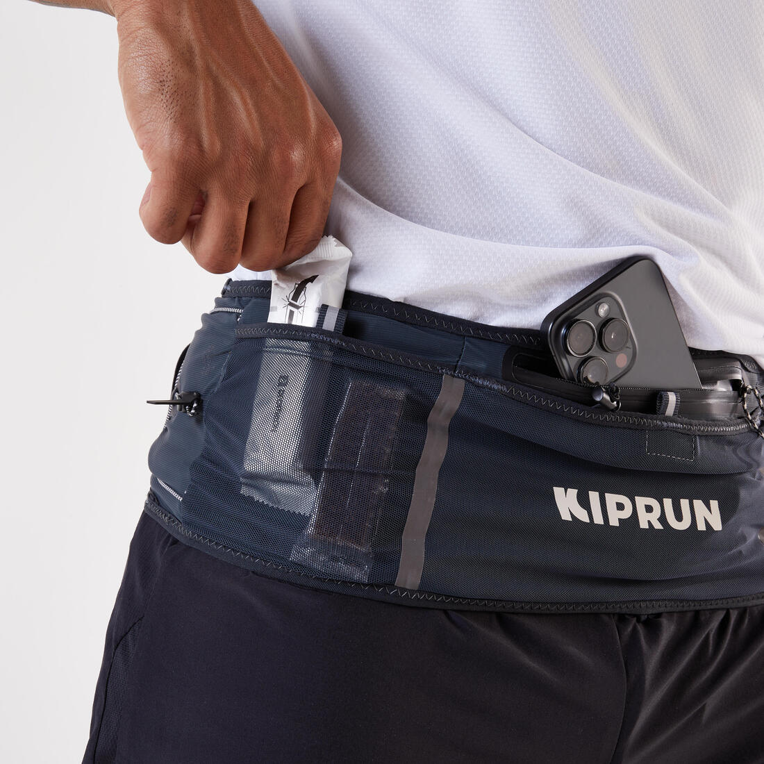 article en promo : Ceinture hydratation trail running - porte bâtons