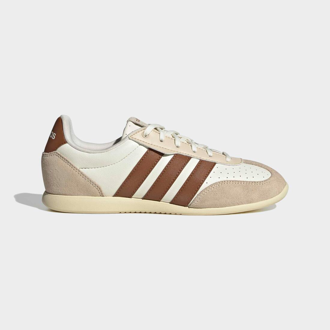 article en promo : Baskets Adidas Barreda lo femme, blanc