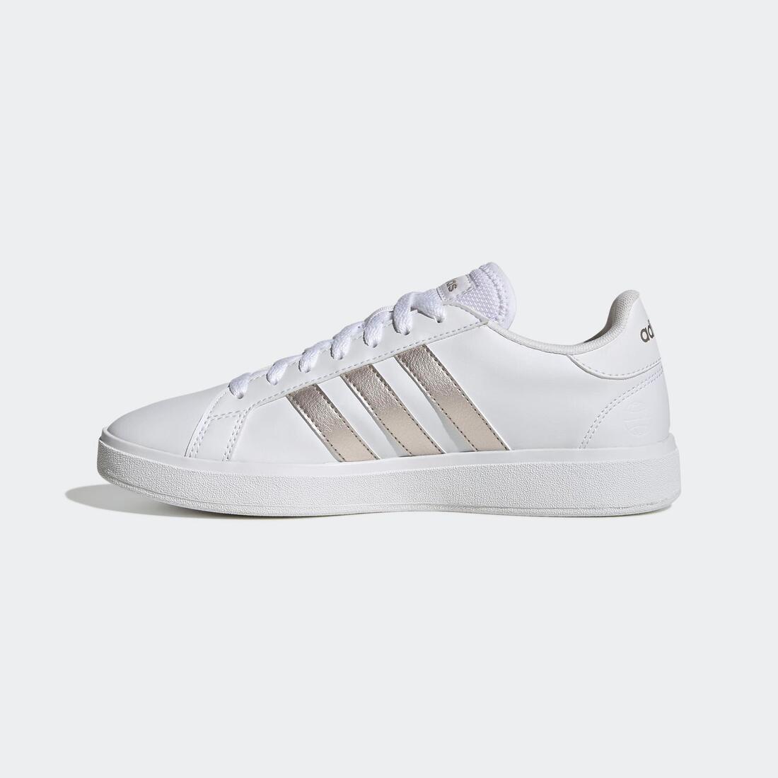 article en promo : Baskets de marche femme, court base blanche argent