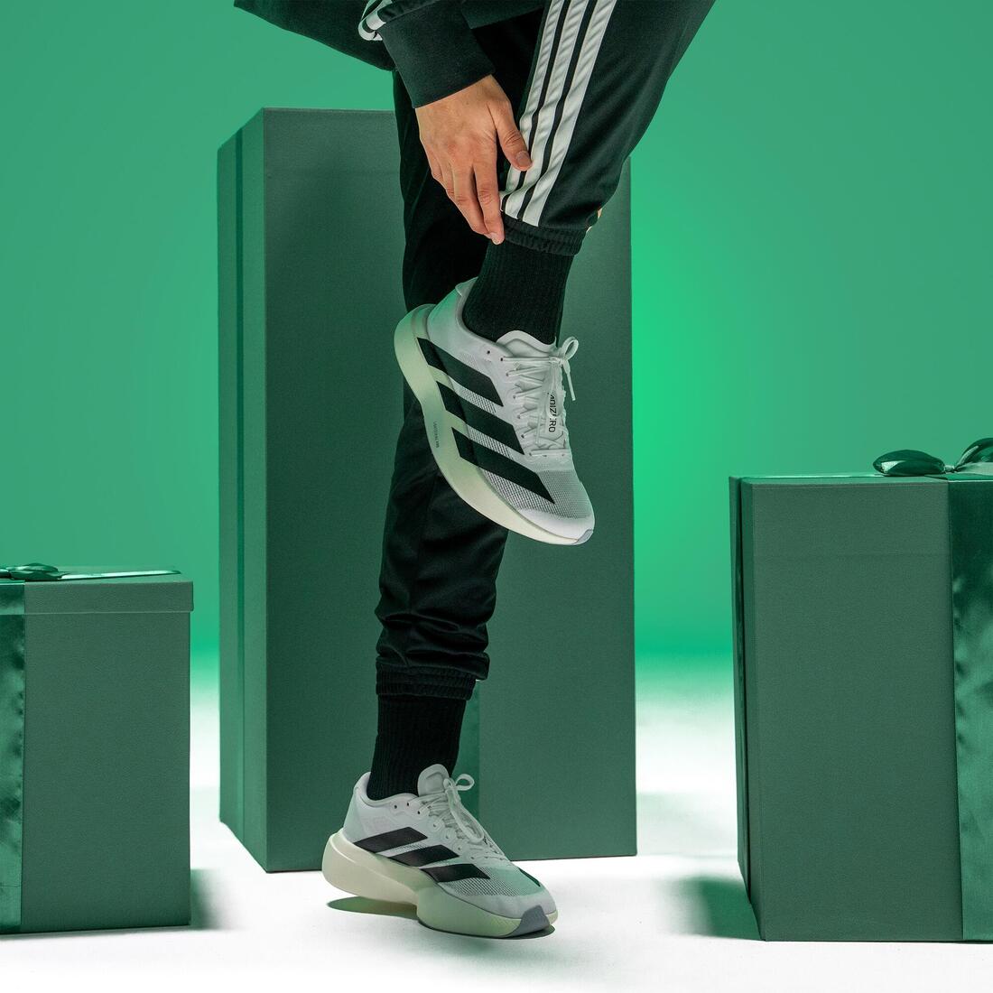 article en promo : Chaussures running légères femme, adidas Adizero Evo SL noires et blanches