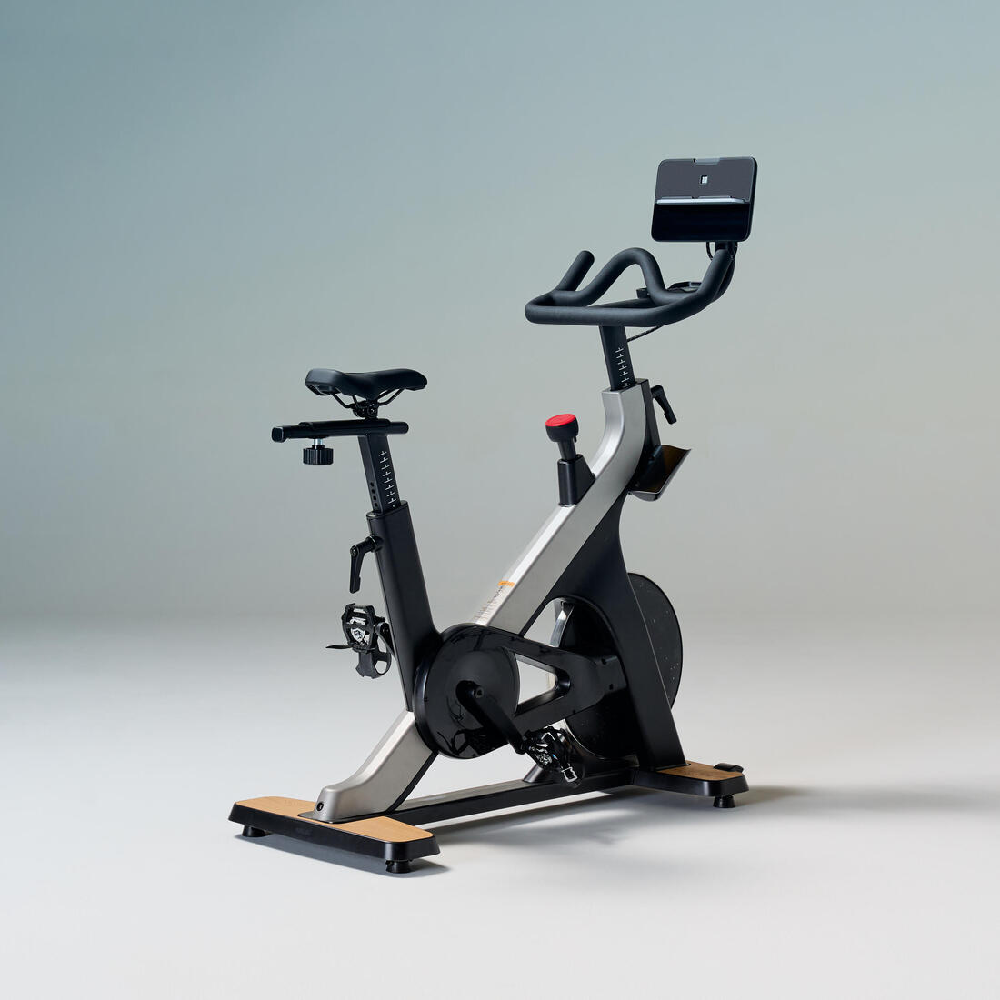 article en promo : Vélo d'appartement connecté, training bike 900, garanti par decathlon